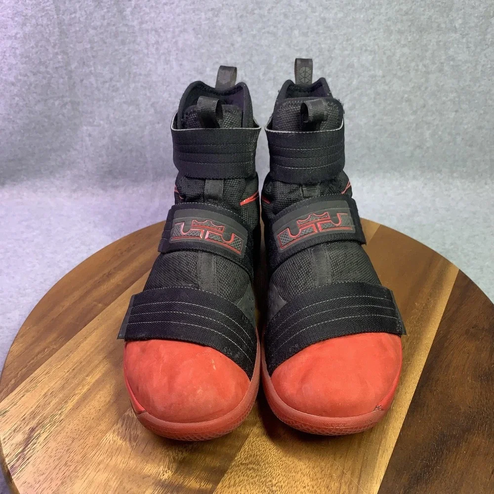 Nike lebron soldier